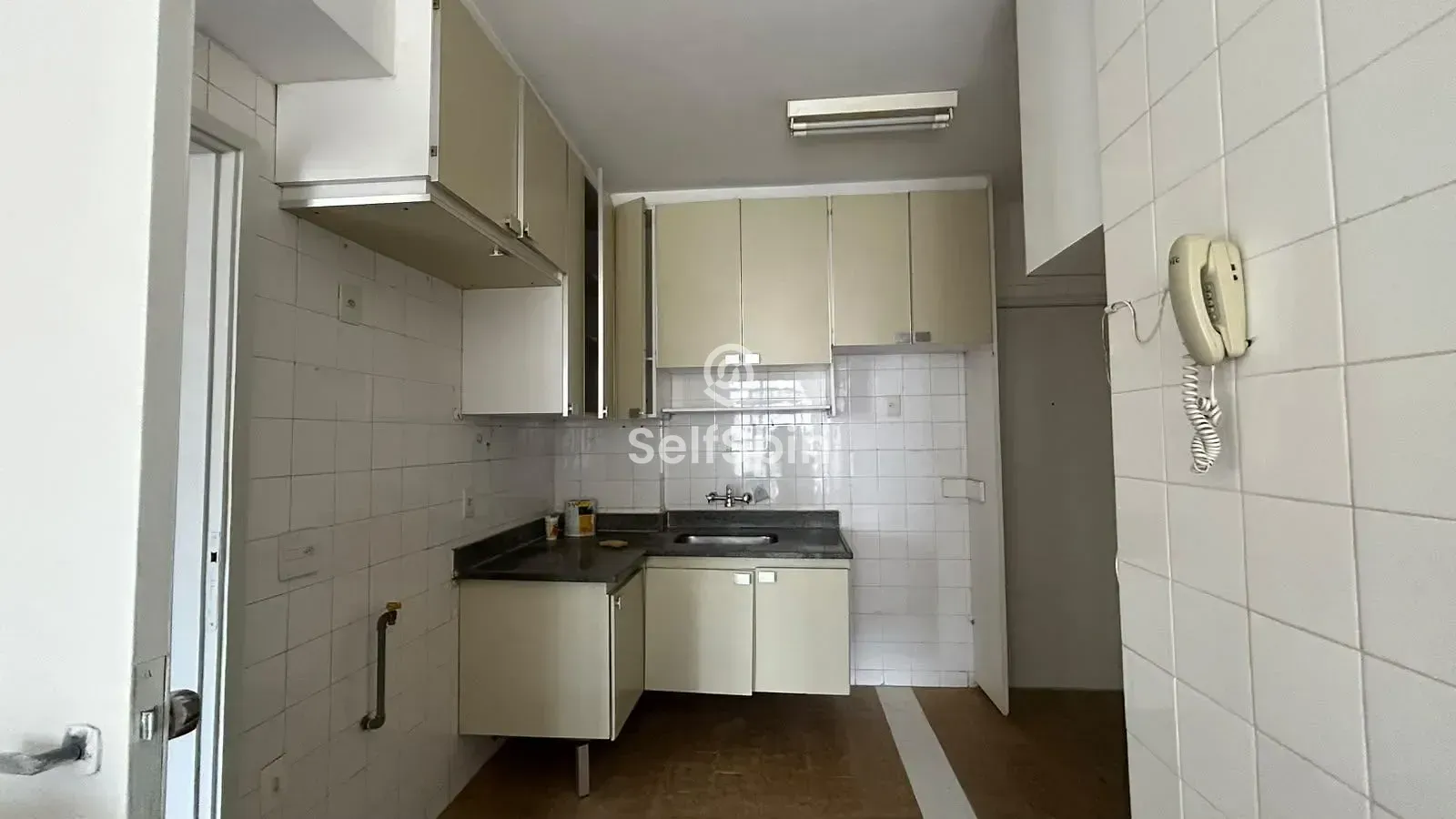 Wood or laminate floors in a 4-bedroom apartment, 114 m² — photo 10