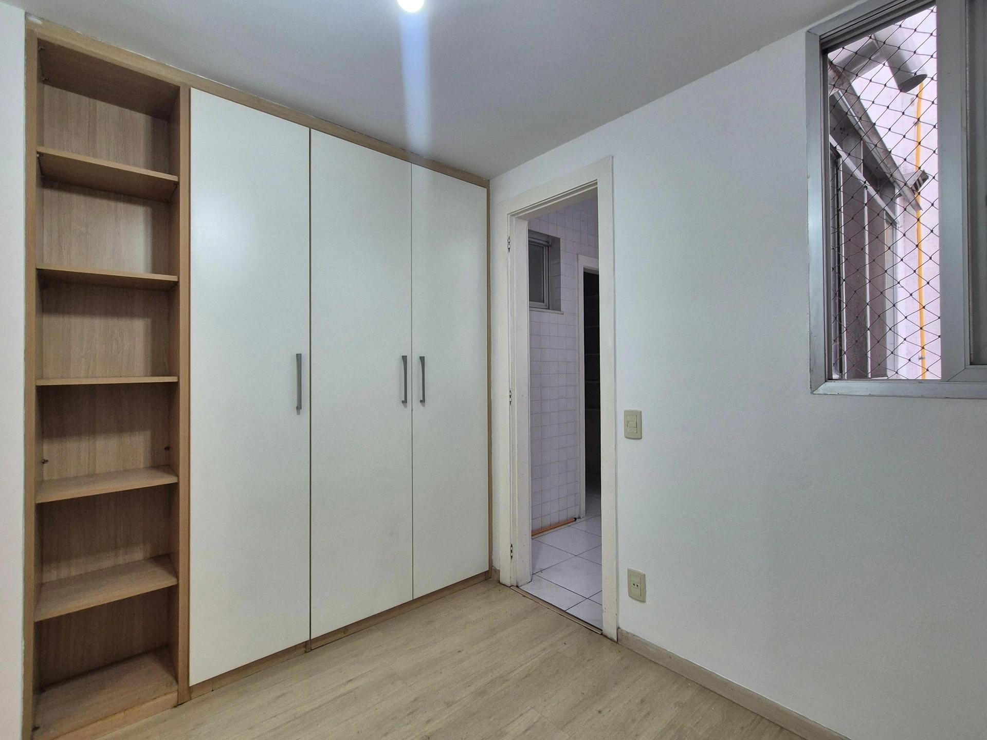 4-bedroom apartment with 3 bathrooms and a balcony — photo 2