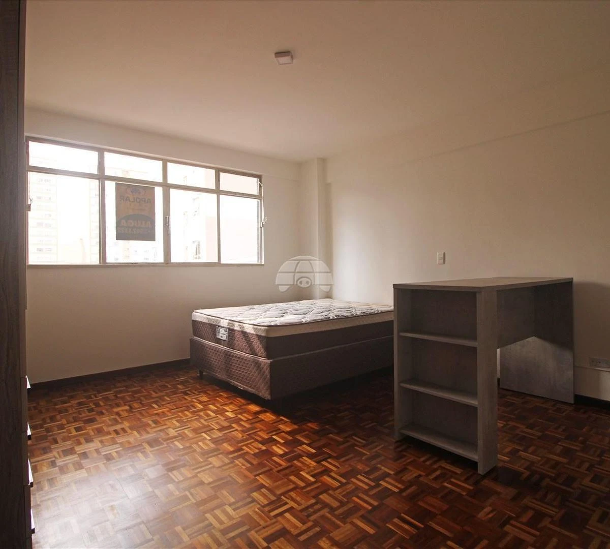 One-bedroom apartment with a home office