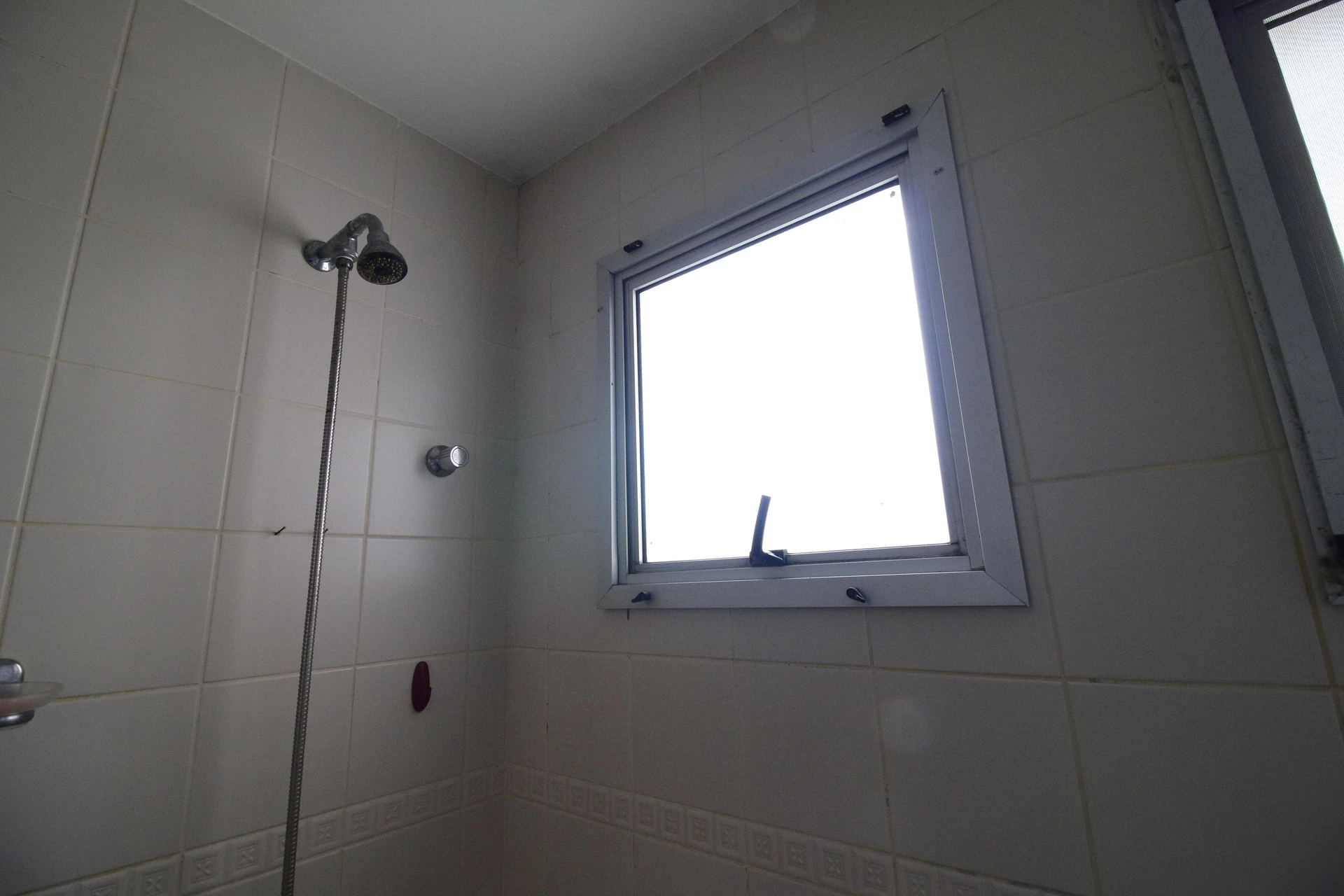 Furnished 3-bedroom apartment with balcony and pool — photo 29