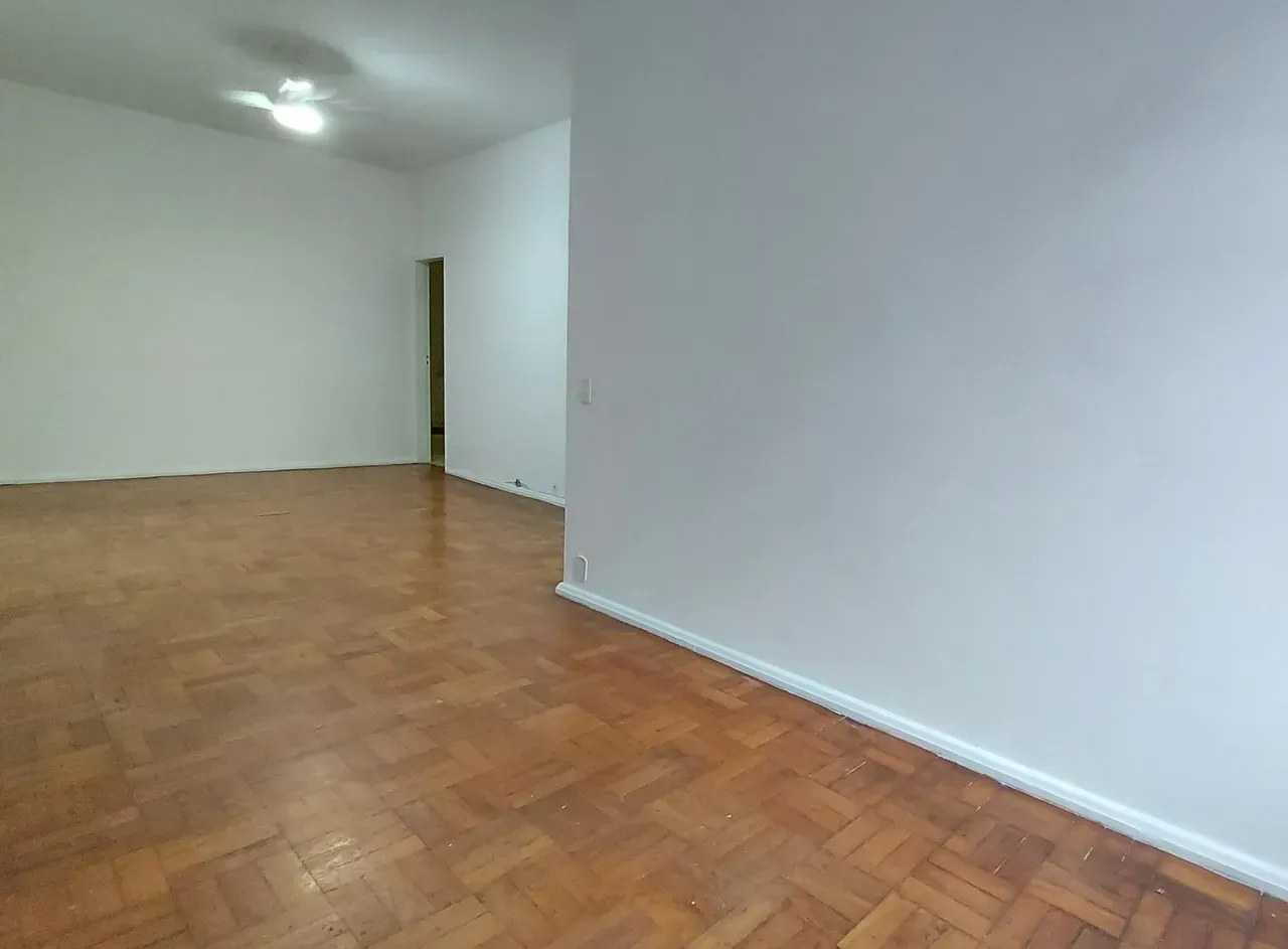 Unfurnished apartment with 3 bedrooms and 2 bathrooms — photo 8