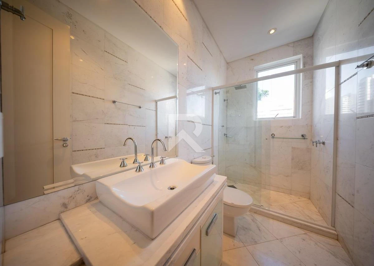 344 m² apartment with floor-to-ceiling windows and a bathtub — photo 40