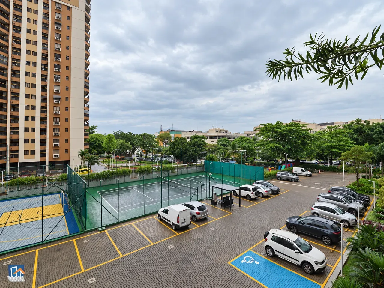 Glass-enclosed balcony in a 2-bedroom apartment, 88 m² — photo 21