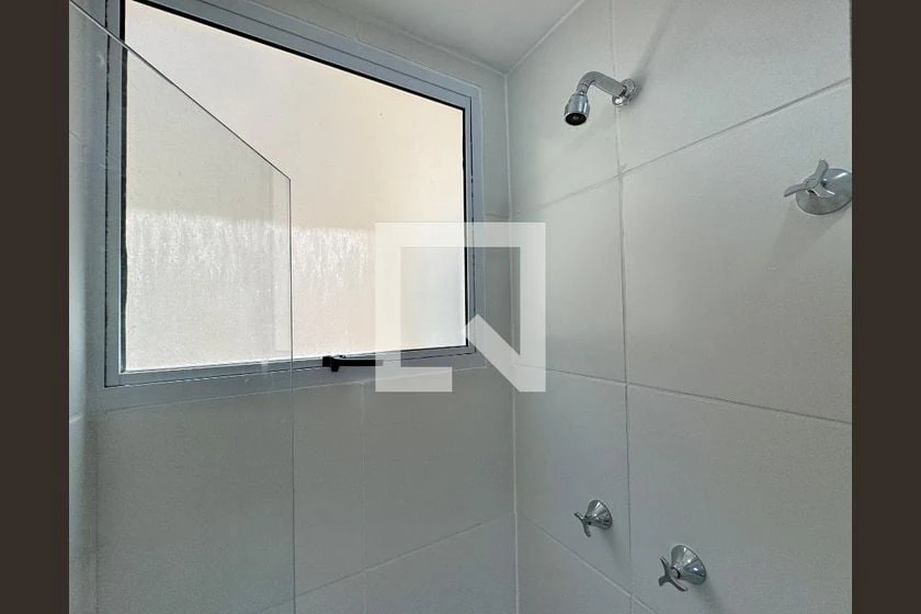 2-bedroom apartment with a glass shower enclosure — photo 8