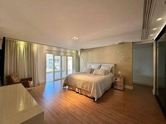 Casa mobiliada com 6 suítes e cozinha independente de 710 m² — photo 7