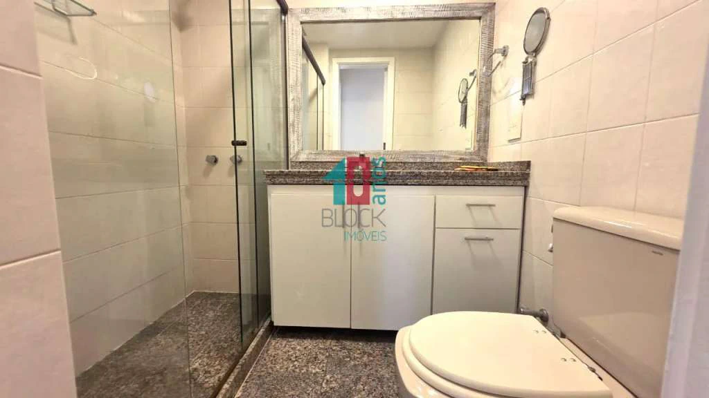 4-bedroom apartment with a glassed-in balcony — photo 18