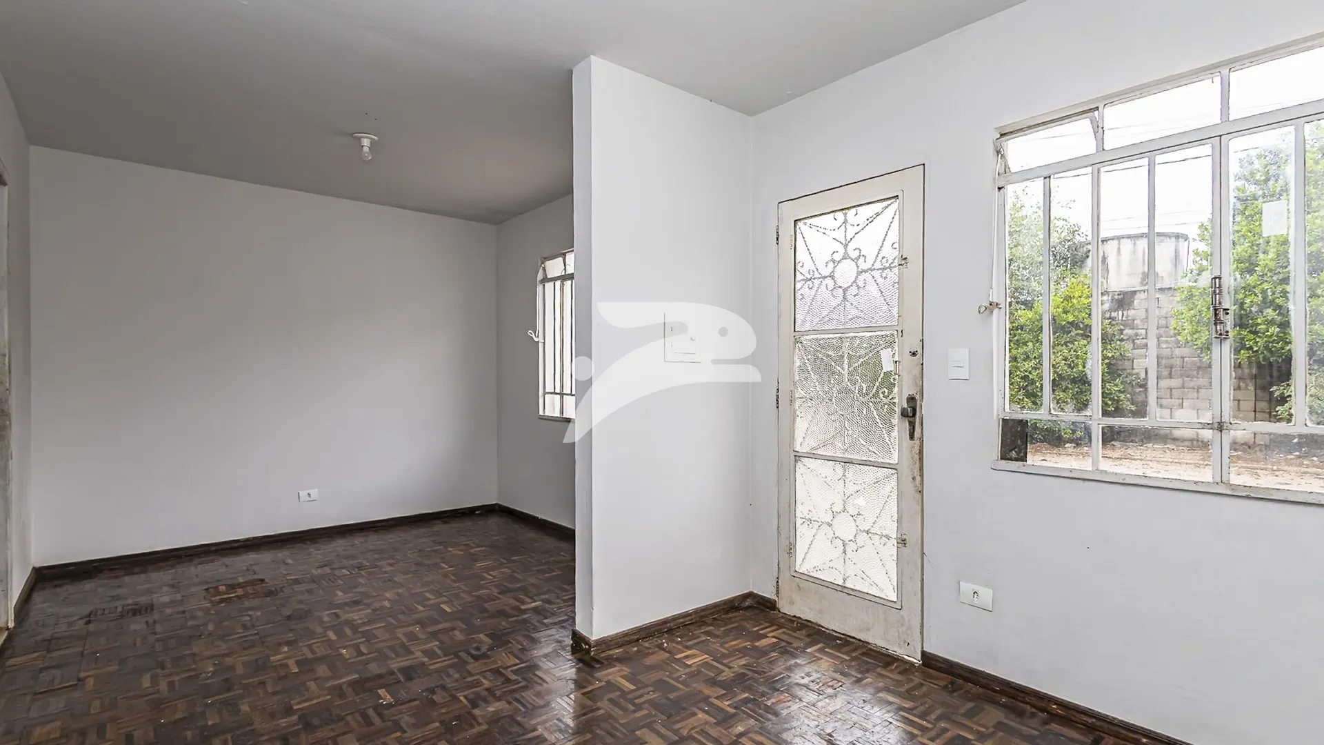 Wood or laminate floors in a 3-bedroom house, 69 m² — photo 4