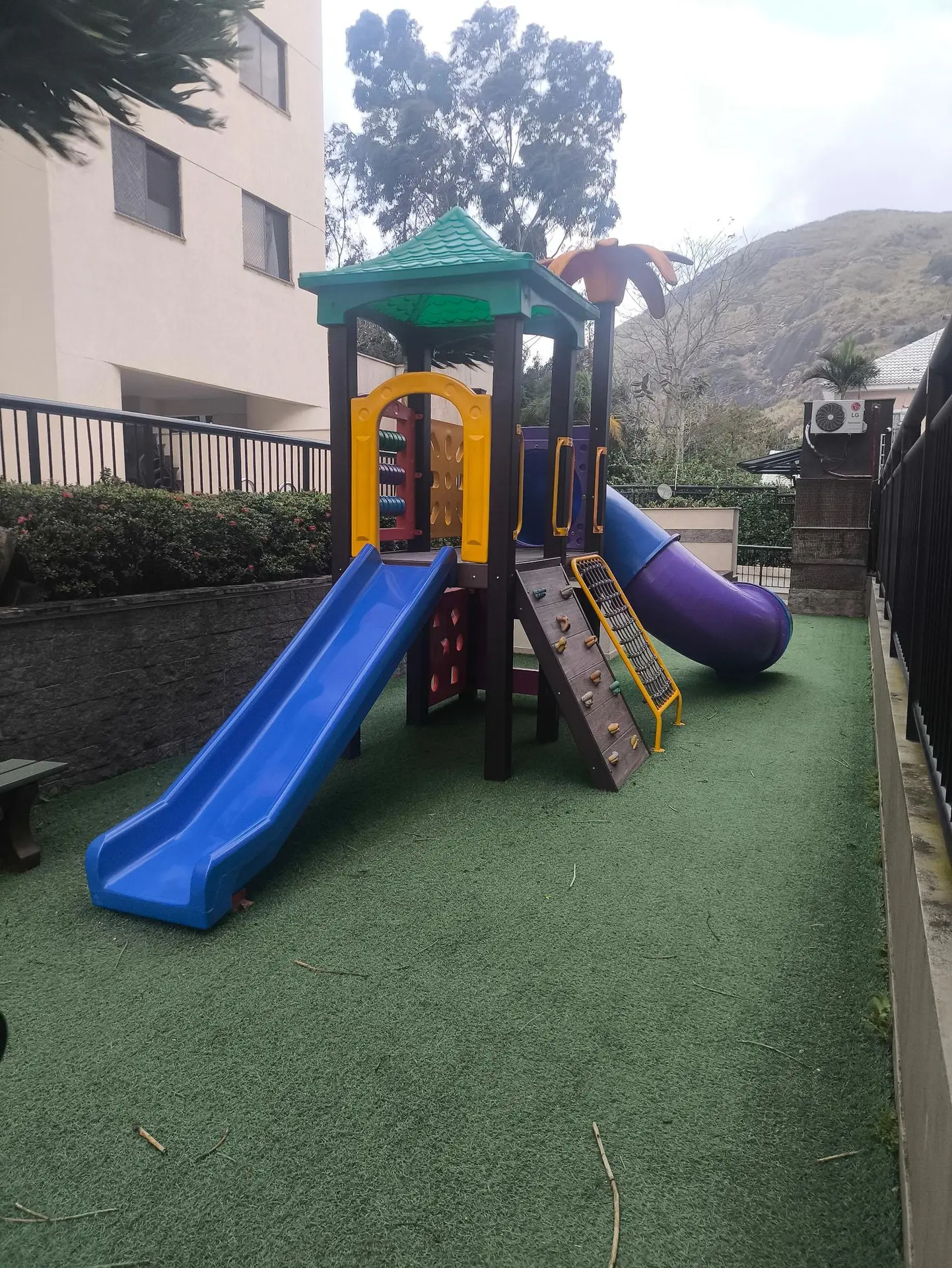 Apartamento mobiliado com 2 quartos e banheiro privativo — photo 9