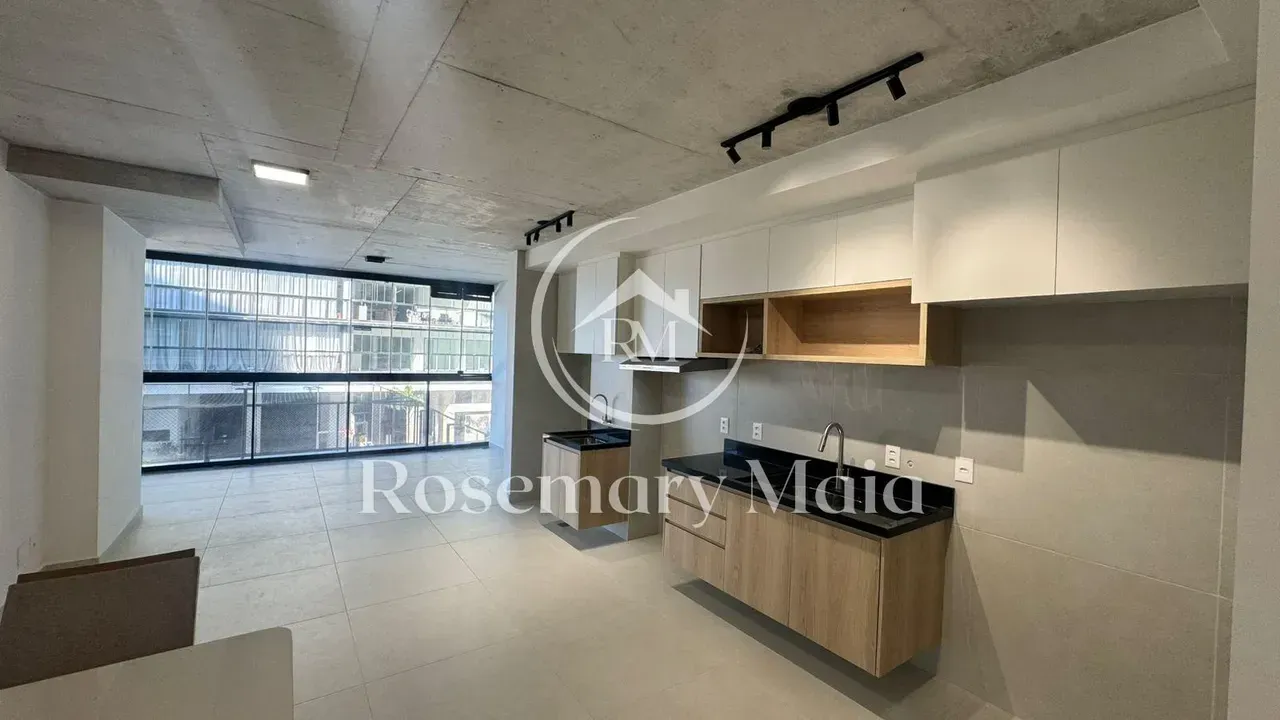 2-bedroom apartment with open-plan kitchen and balcony — photo 2