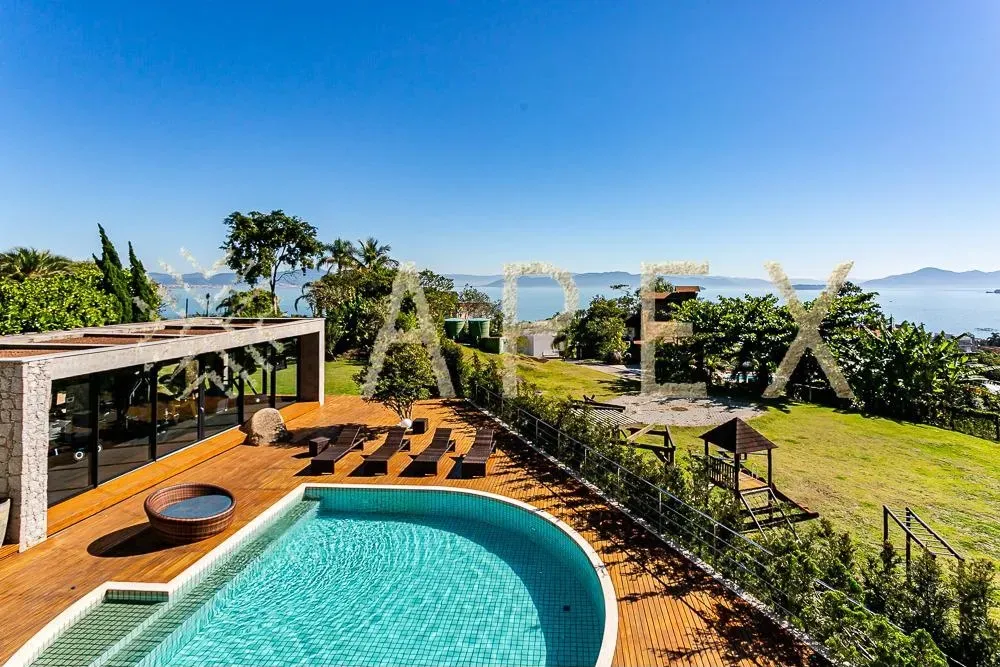6 en-suite bedrooms, 9 bathrooms, 1600 m² and BBQ — photo 22