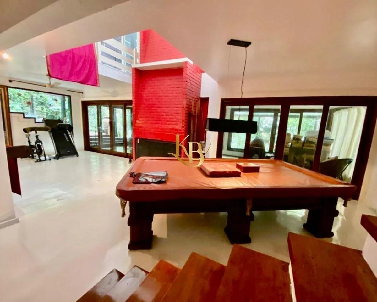 Furnished 350 m² house with 4 bedrooms and a balcony — photo 12