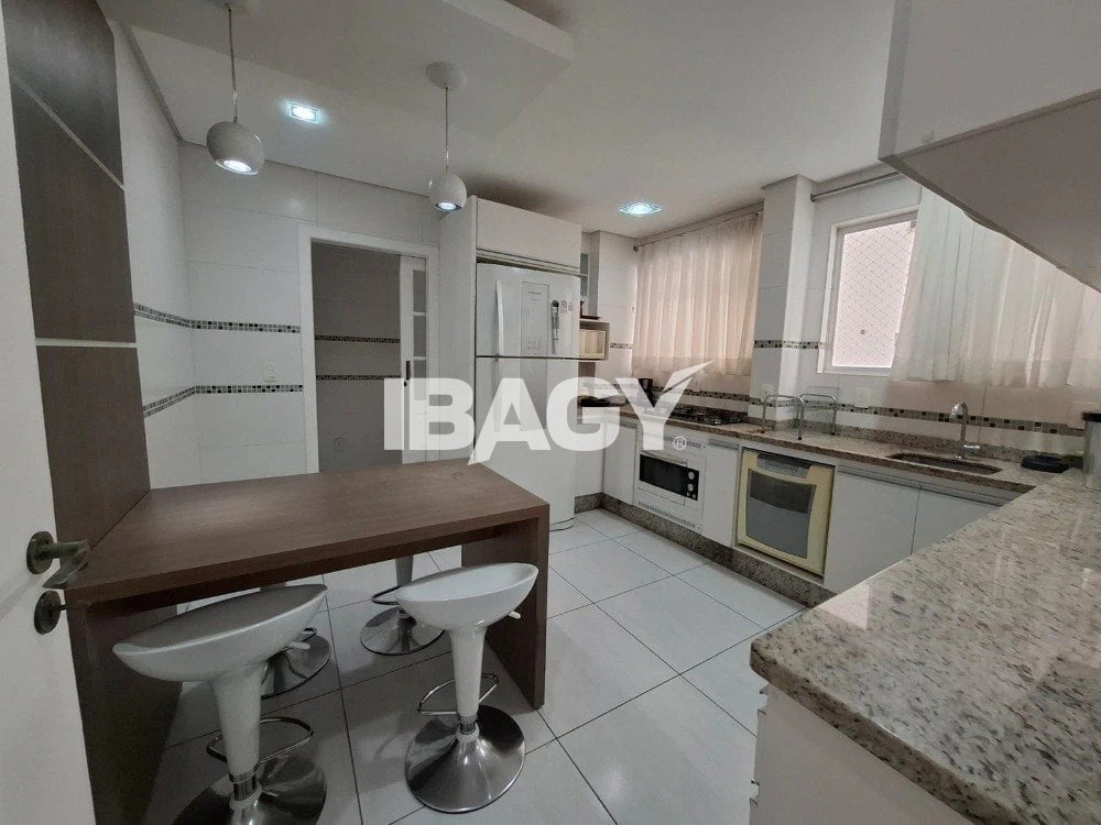 Furnished 3-bedroom apartment with an open-plan kitchen — photo 2