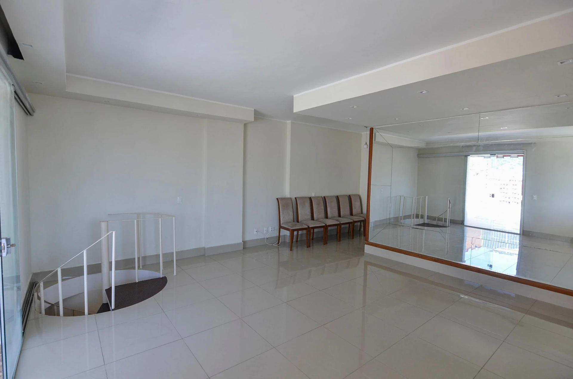 Unfurnished apartment with 3 bedrooms and 2 parking spots — photo 29