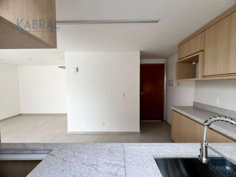 Unfurnished 30 m² studio with an open-plan kitchen — photo 2