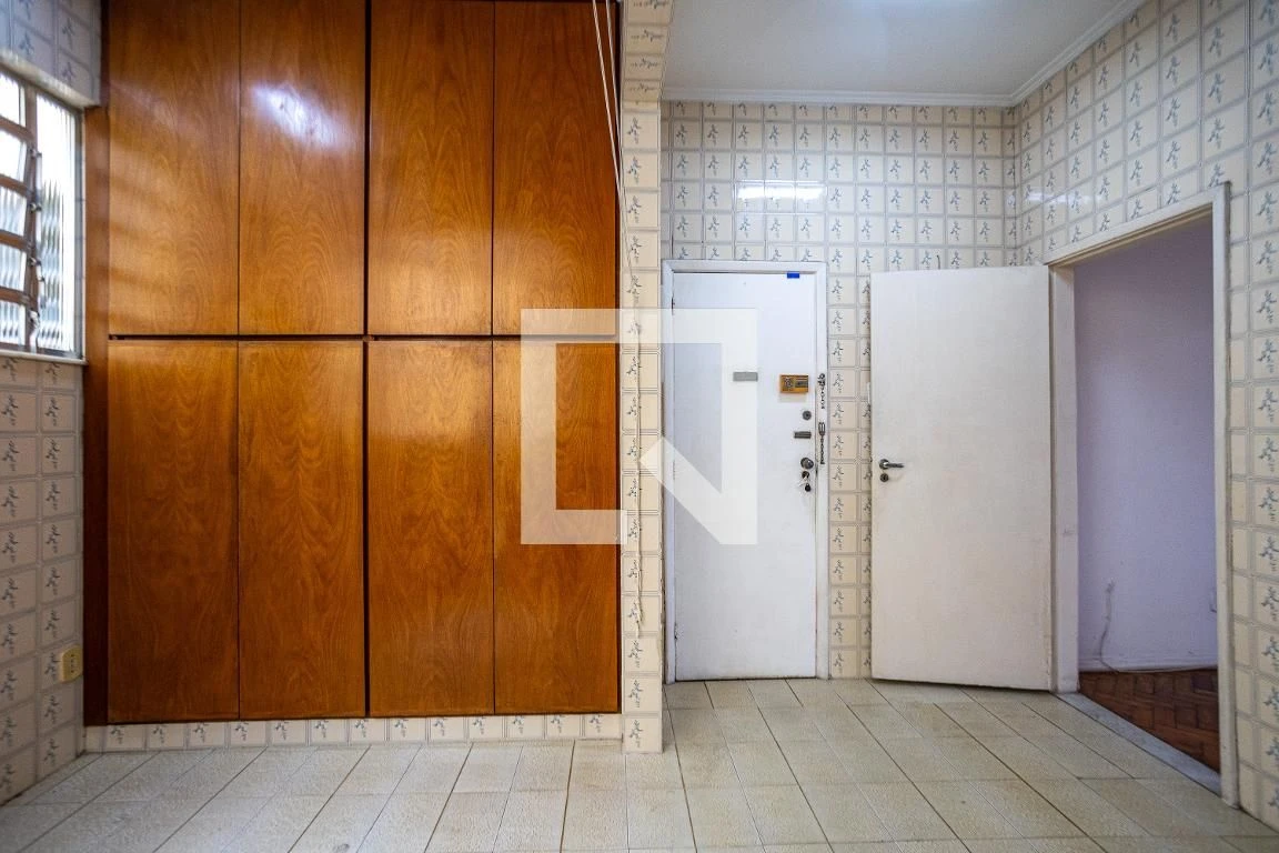 Wood or laminate floors in a 3-bedroom apartment, 85 m² — photo 29