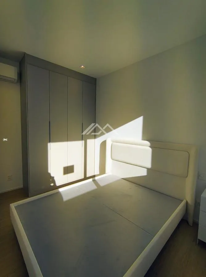4-bedroom unfurnished apartment with glassed balcony — photo 32