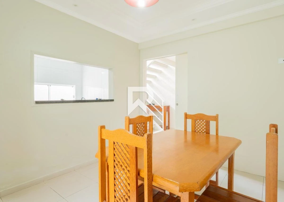 250 m² house with a walk-in closet and a bathtub — photo 37
