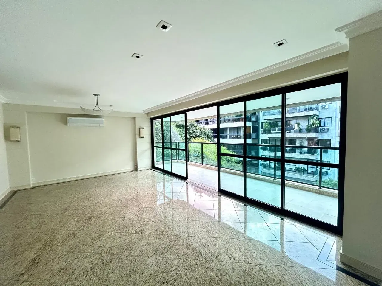 165 m² apartment with 4 bedrooms and 4 bathrooms — photo 6
