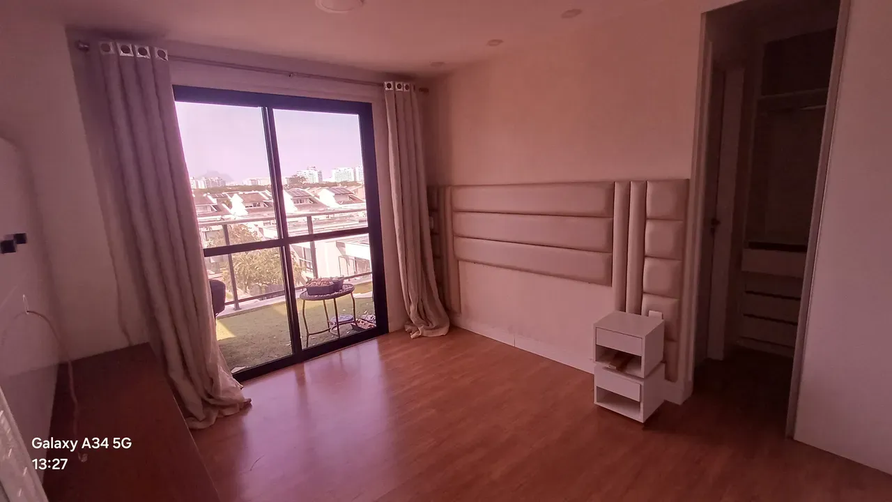 4-bedroom apartment with a mountain view in Rio de Janeiro — photo 21