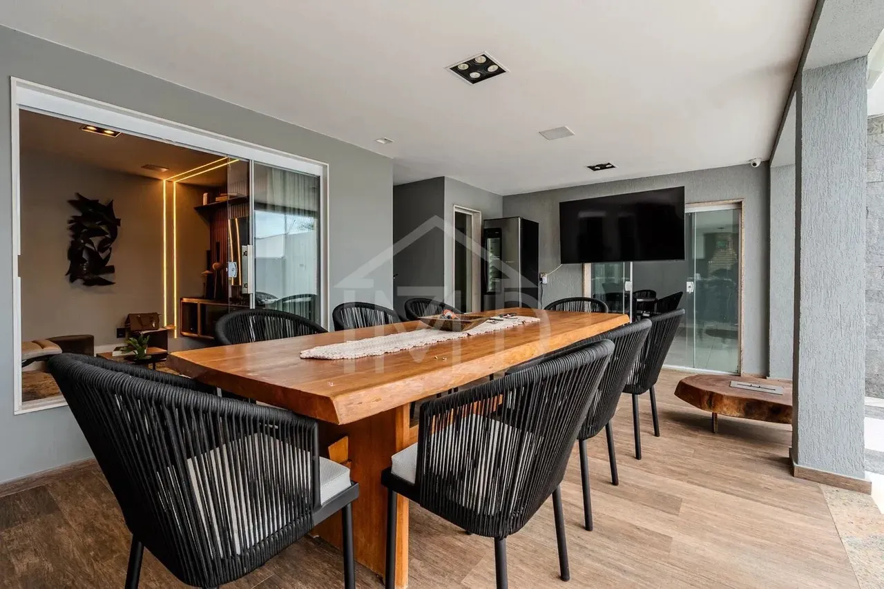 Furnished 6-bedroom house, 266 m² and 3 parking spots — photo 29