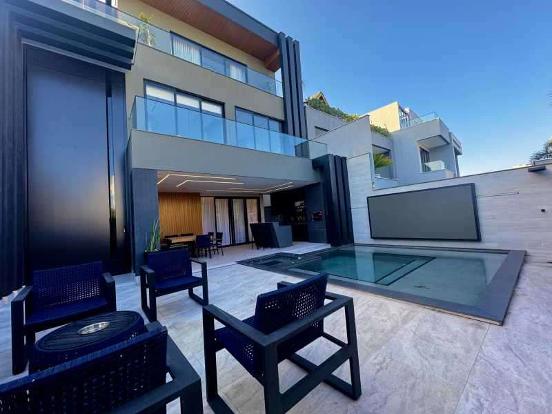 540 m² house with 5 en-suite bedrooms and open-plan kitchen — photo 15