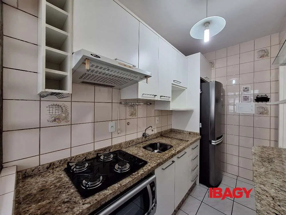 2-bedroom apartment with a washing machine in Florianópolis — photo 4