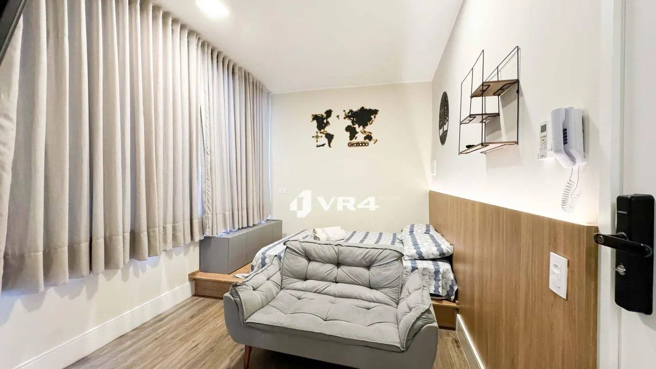 Furnished 33 m² studio with 1 bedroom and a balcony — photo 4