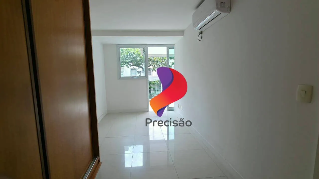 Apartment with enclosed balcony and 4 bedrooms — photo 13