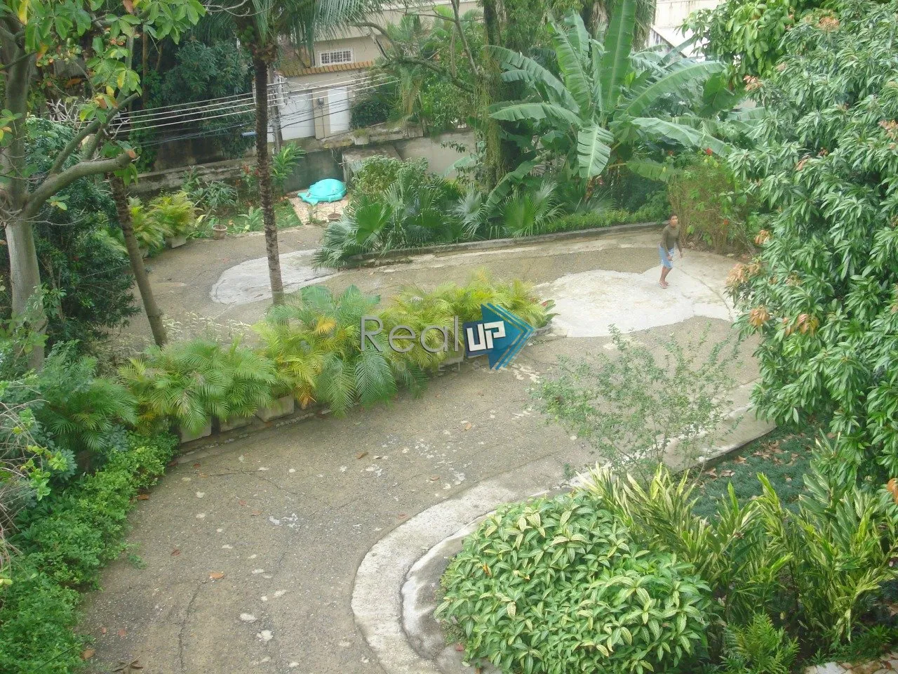 House with 3 bedrooms and 600 m² plus private BBQ terrace — photo 61