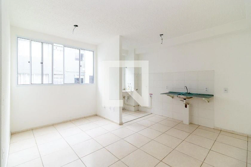2-bedroom apartment in a building with a gym — photo 2
