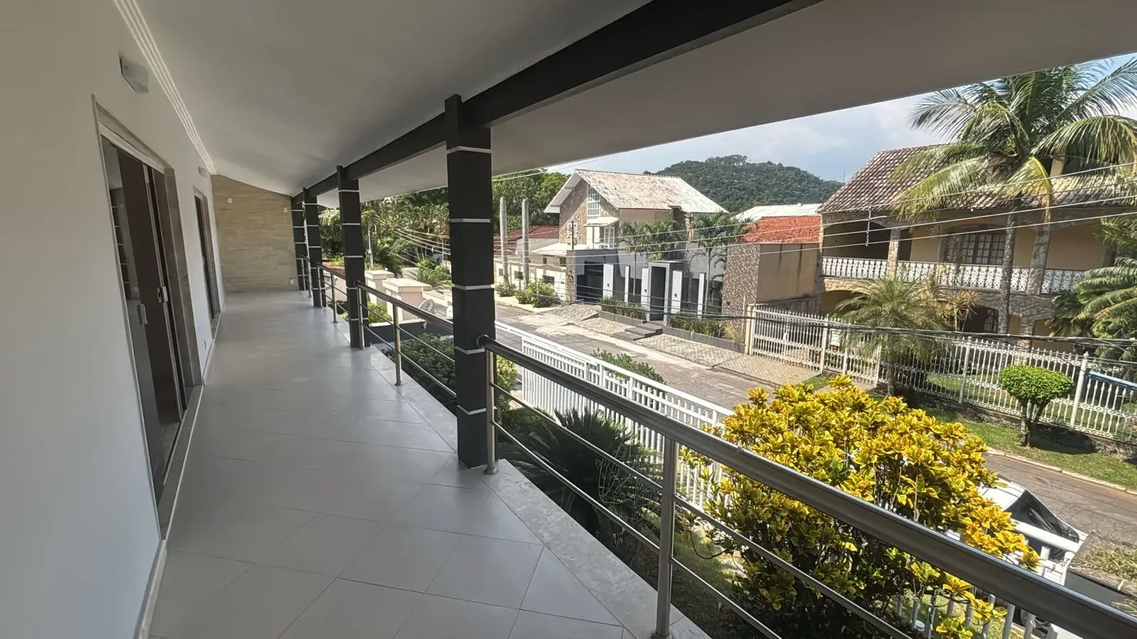 Apartment with 4 bedrooms, balcony and 500 m² — photo 27