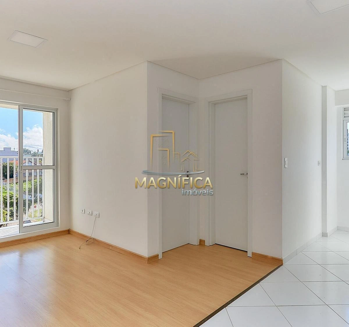 Wood or laminate floors in a one-bedroom apartment, 35 m² — photo 3