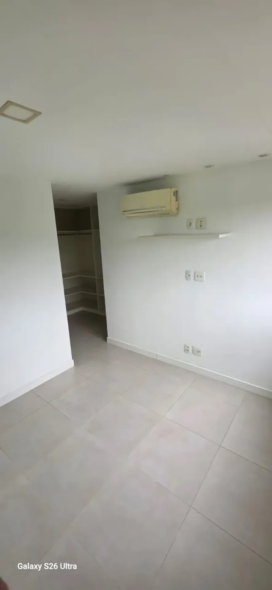 Apartment on the 9th floor with a walk-in closet — photo 4