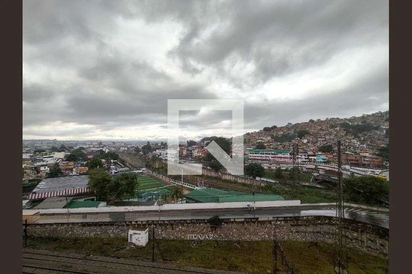 Apartamento de 2 quartos com box de vidro e ducha elétrica — photo 21