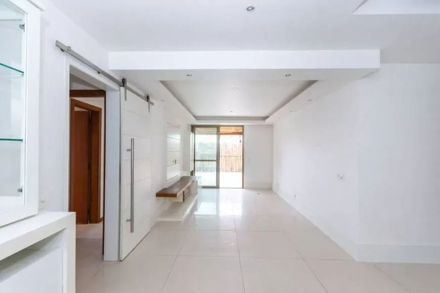 183 m² apartment with a walk-in closet and a bathtub — photo 29