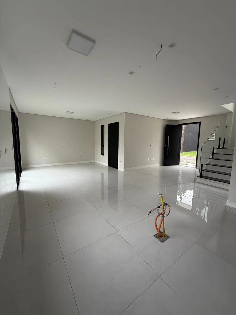 Floor-to-ceiling windows in a 3-bedroom house, 170 m² — photo 9