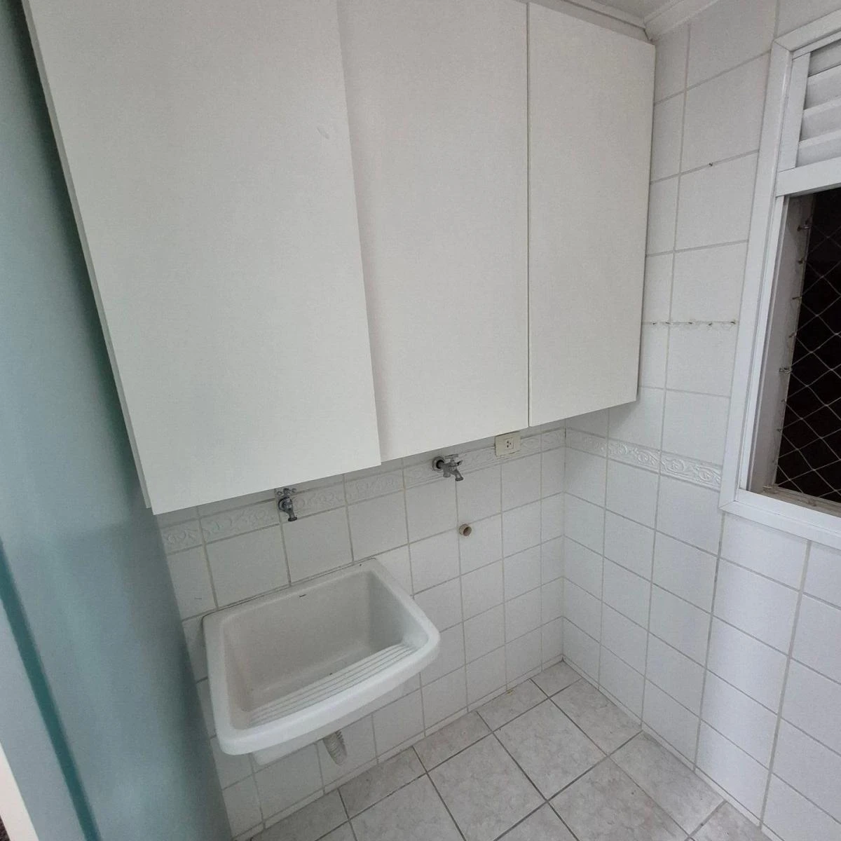 Furnished 3-bedroom apartment with covered parking — photo 10
