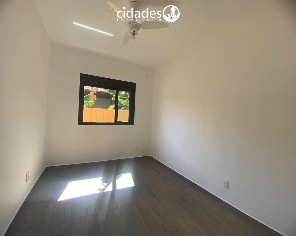 Apartment, 95 m², with wood or laminate floors — photo 13