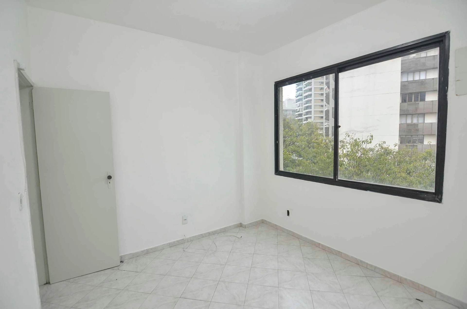 Квартира: 3 спальні, 90 м² — photo 35