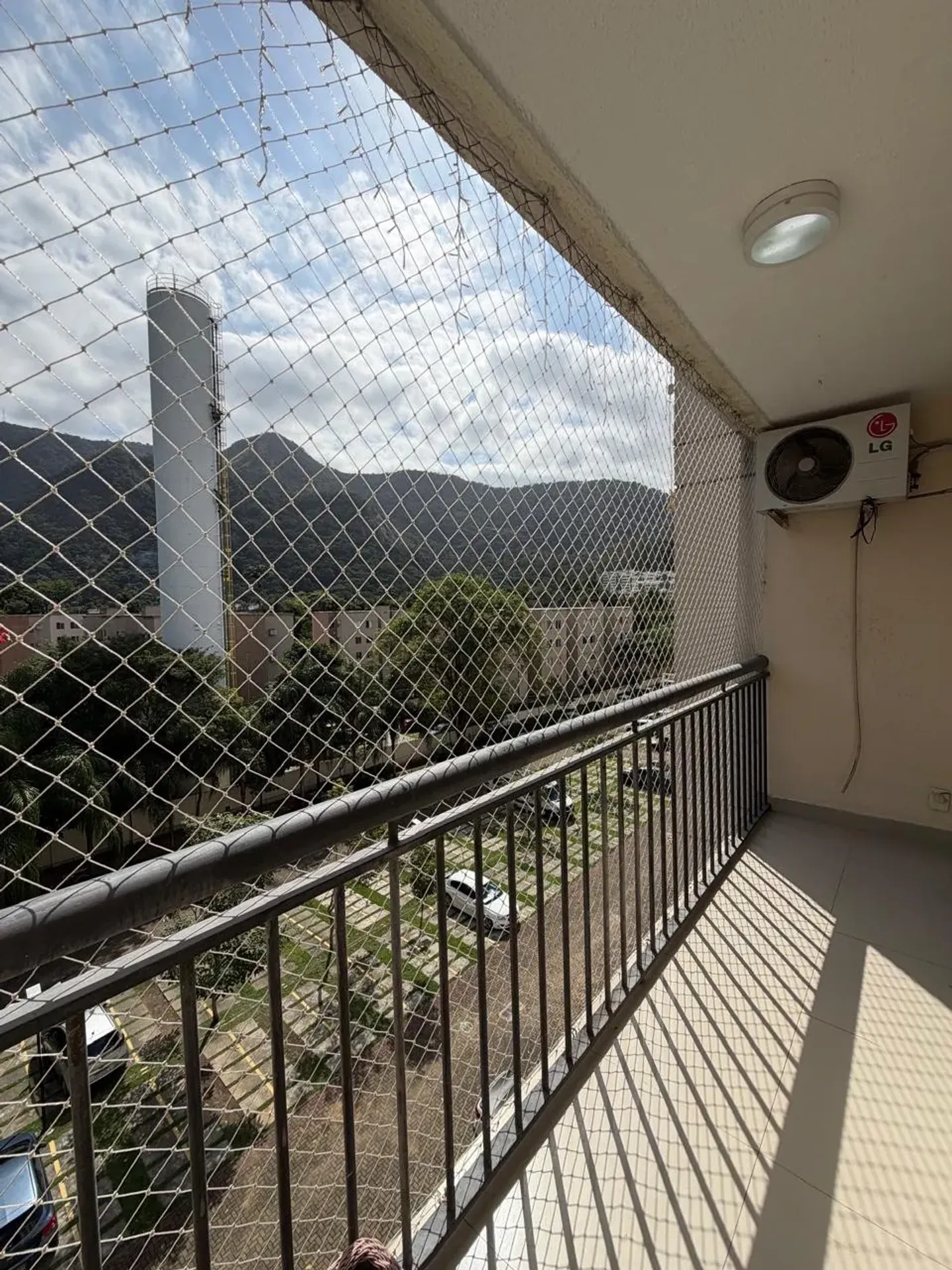4-bedroom apartment with a closed-in balcony — photo 33