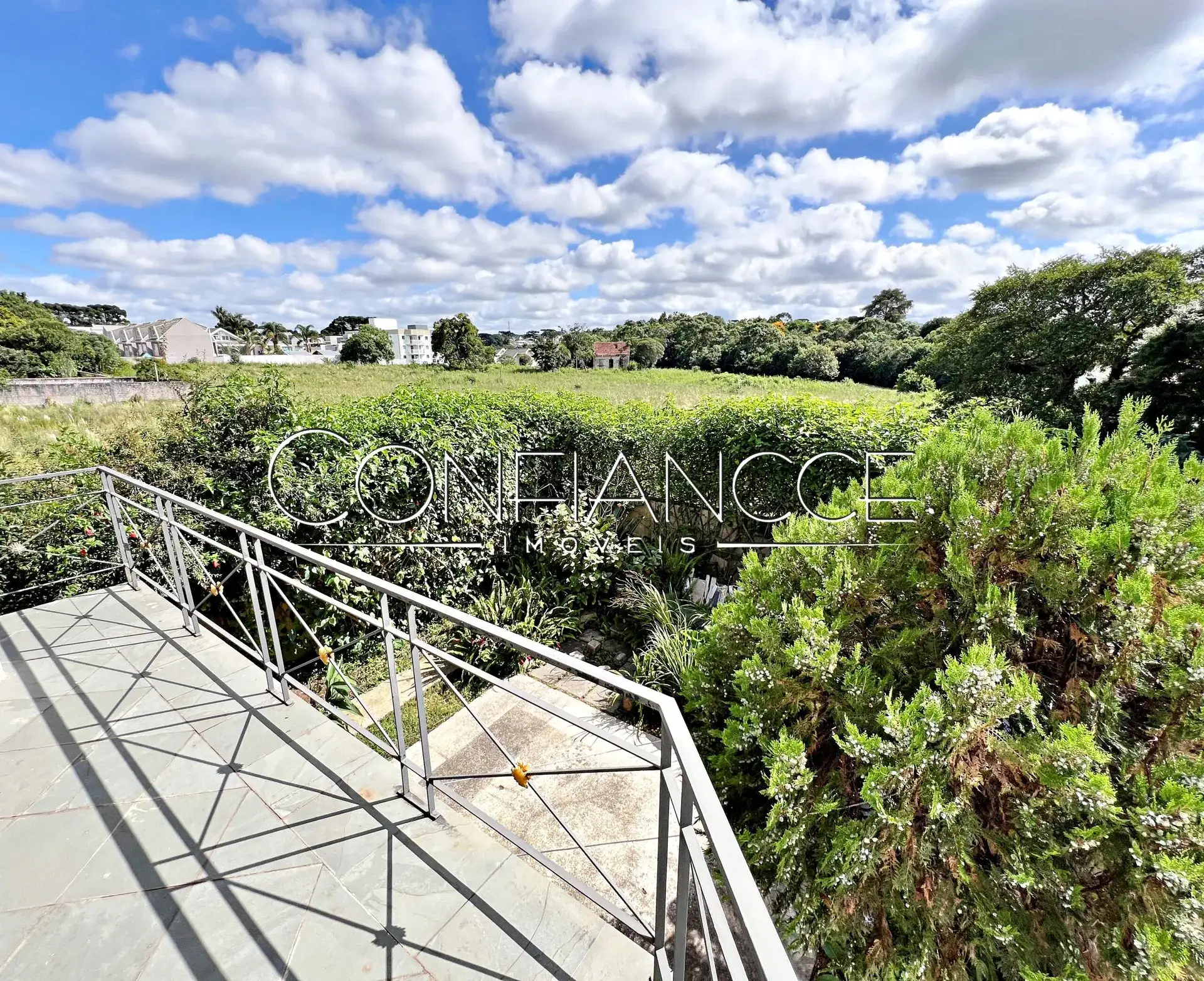 5-bedroom house with 1 suite, 4 parking spaces, 460 m² — photo 10