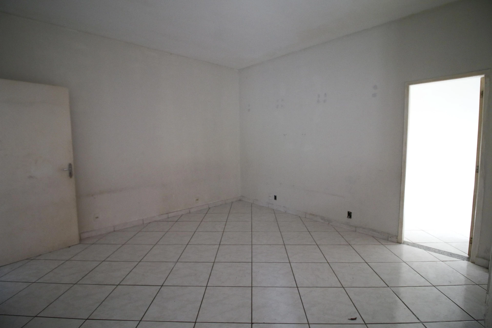 1-bedroom apartment with tile floors — photo 4