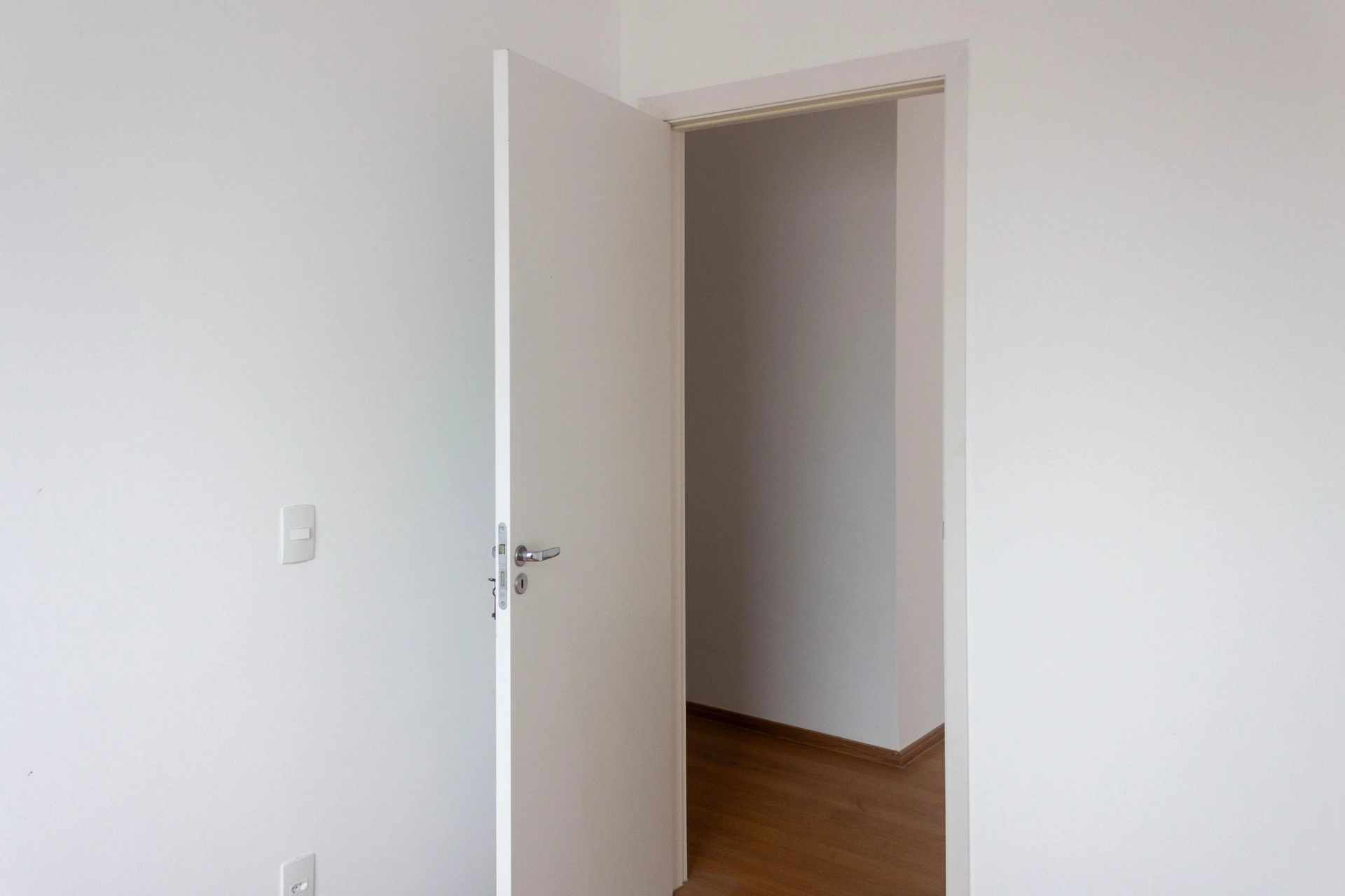 Деревянный пол или ламинат и 2 спальни: квартира 44 м² — photo 25