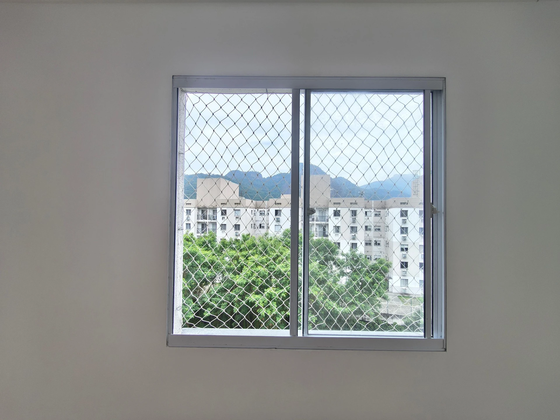 Mountain view in a 2-bedroom apartment, 45 m² — photo 15