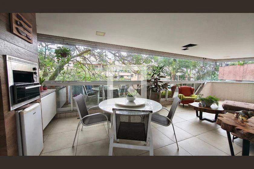 Furnished apartment, 160 m², with a glass-enclosed balcony — photo 9