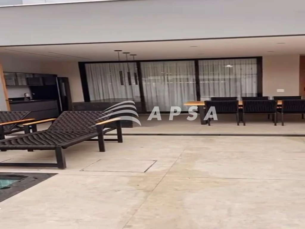 Furnished triplex house with 490 m², 5 en-suite rooms — photo 22