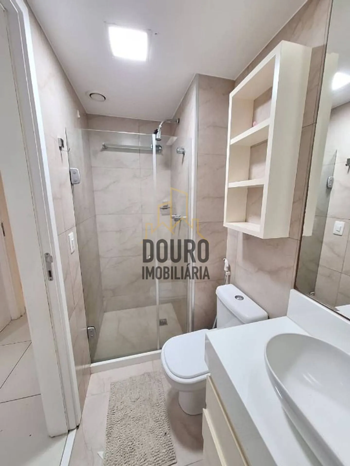 Furnished 2-bedroom apartment with enclosed balcony — photo 12