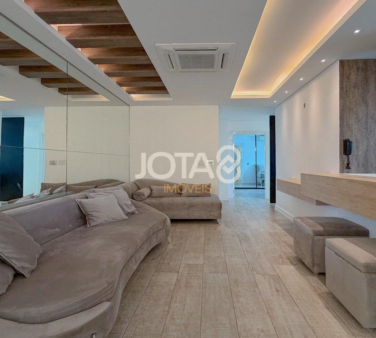 2-bedroom apartment in a building with a gym — photo 28
