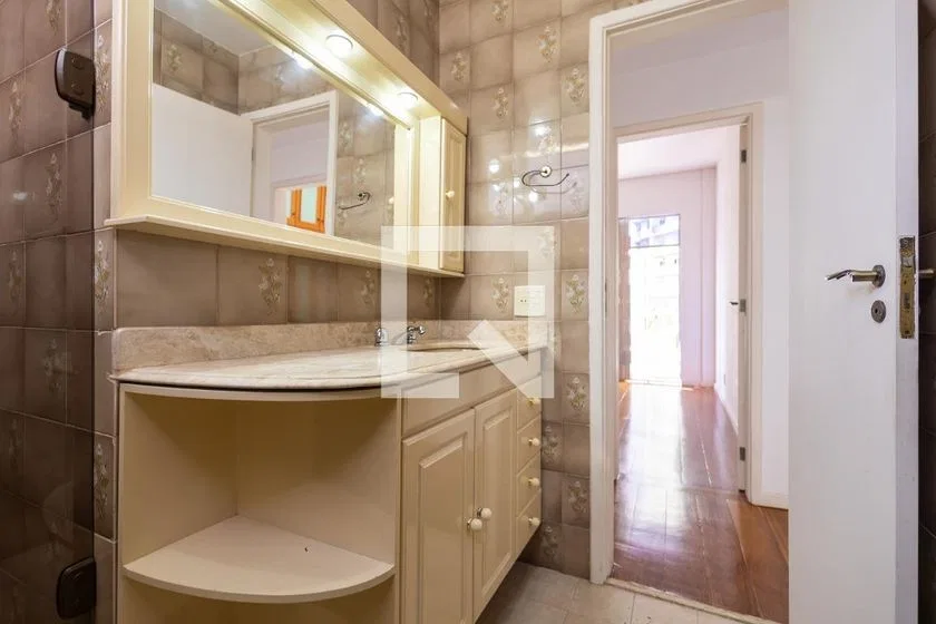 Apartment, 77 m², with wood or laminate floors — photo 2