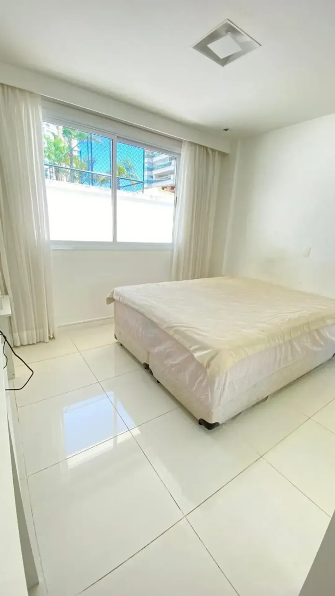Rental house with 4 bedrooms, 5 bathrooms and 380 m² — photo 14